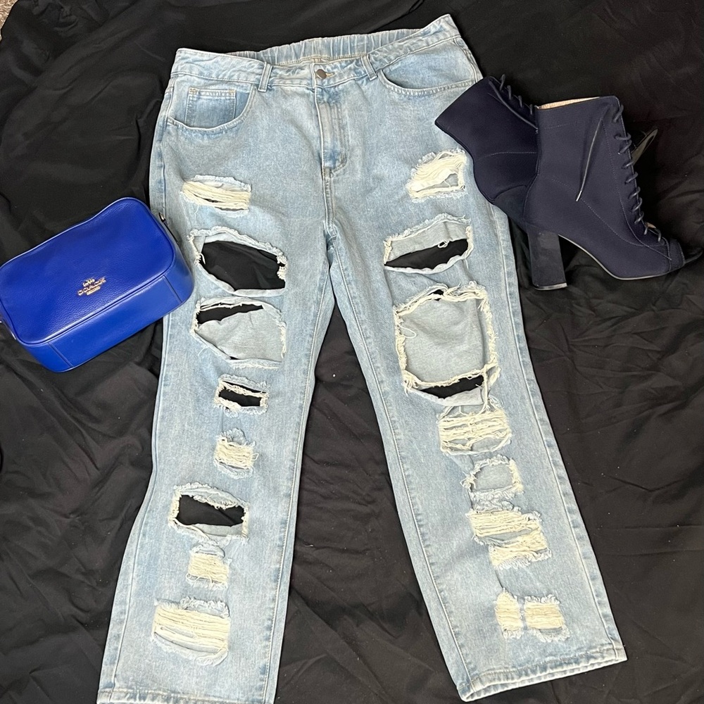 SHEIN Ripped Light Blue Boyfriend Jeans - Picture 1 of 2